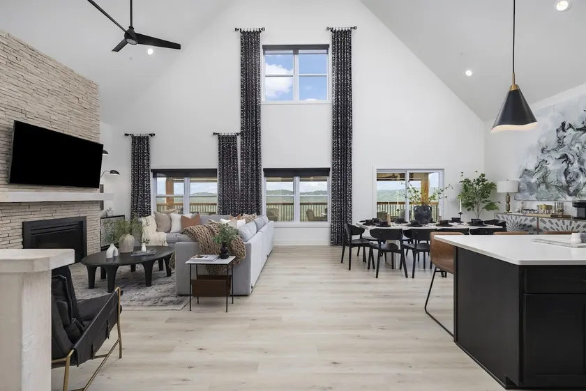 Lake Views, Hot tub, comm pool, pet friendly! - Image 1