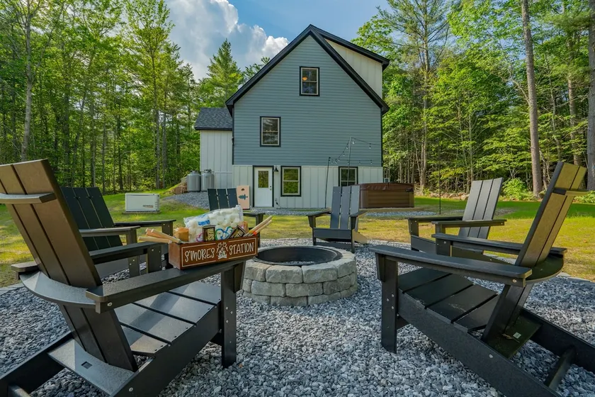 Brand New 4BR- fire pit, hot tub, game room. - Image 1