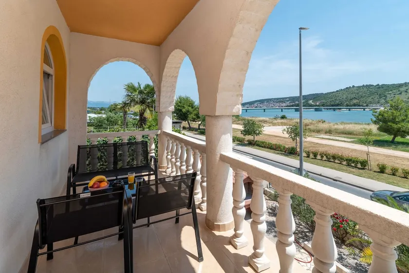 A 1 - seafront apt with balcony 1 min to beach - Image 1