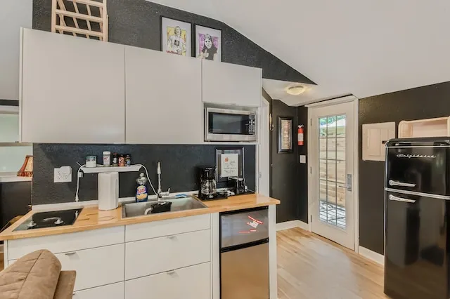 Cozy, Eclectic, Quiet Studio-Walk to the Square! - Image 1
