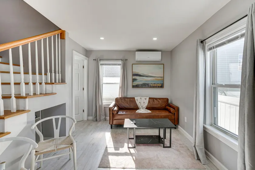 Entire Home 2BR/2BTH Quite Area with parking - Image 1