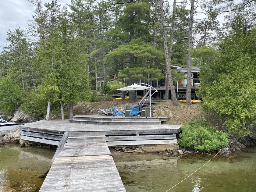 Waterfront Paradise on Private Point - Image 1