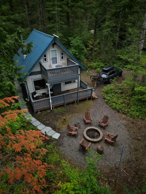 Hemlock Haven · Hot Tub Near Mt Rainier - Image 1