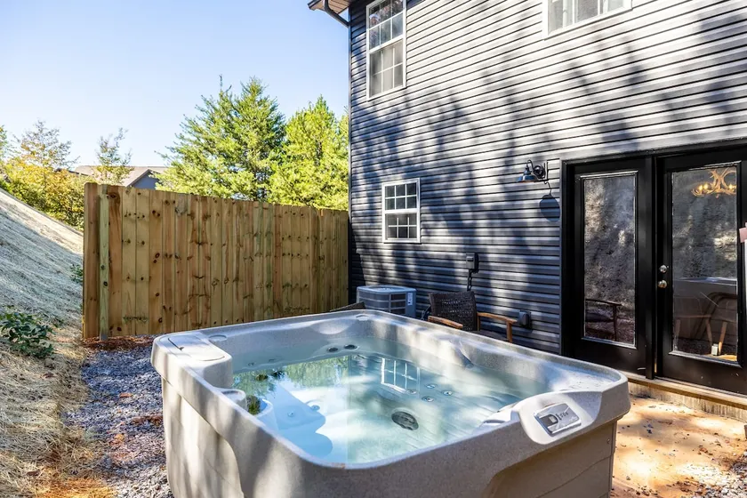 Peaceful Getaway, Sleeps 6・Pet Friendly & Hot Tub - Image 1