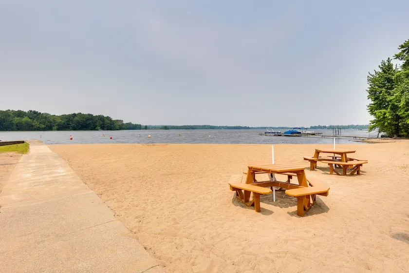 Chippewa Lake Cottage w/ Fire Pit! - Image 1
