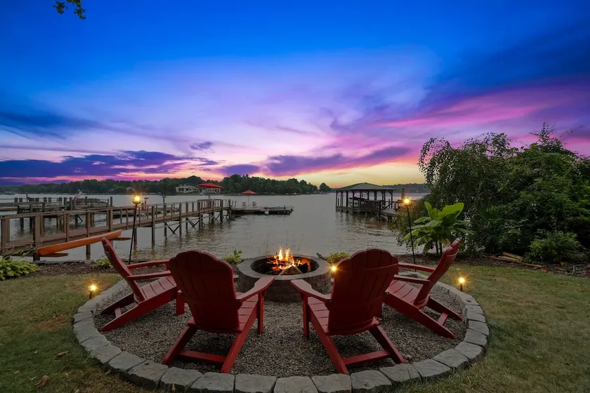 'Commodore Bay’ Waterfront Home on Lake Norman! - Image 1