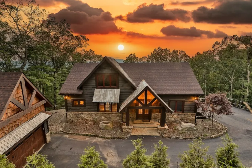 Altitude Elegance | Mineral Bluff, GA - Image 1