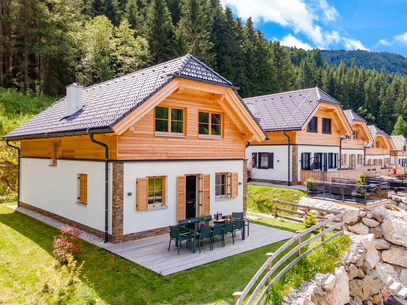 Luxury chalet with private sauna - Image 1
