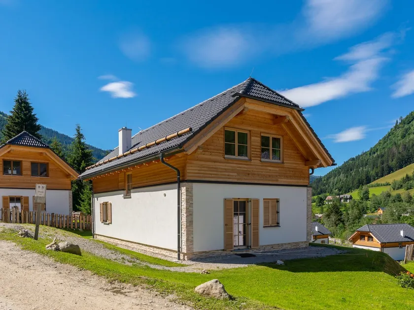 Chalet avec terrasse, sauna et spa extérieur - Image 1