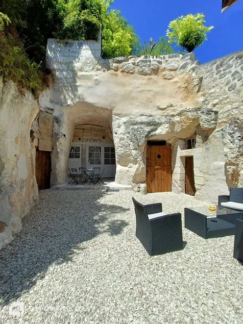 The fantastic Lochoise cave - Image 1