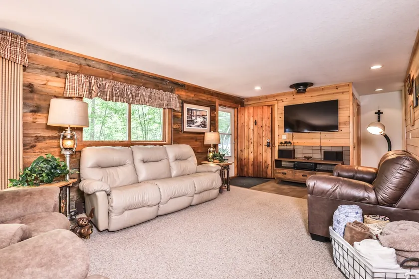 Lakefront home surrounded by wildlife with dock! - Image 1