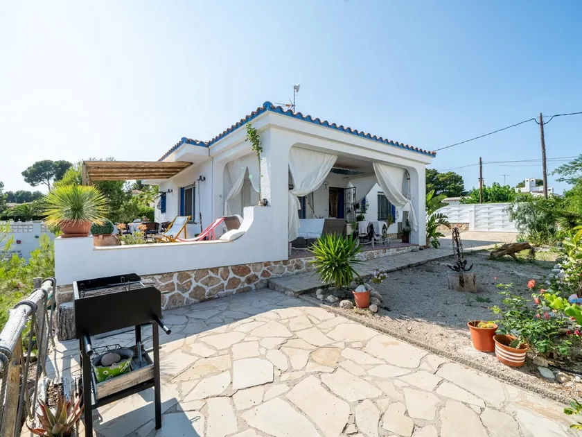 Mediterranean house with sea view 130 m from the beach - Image 1