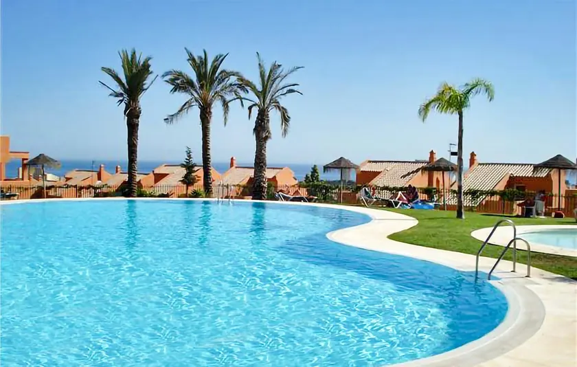 Fabulous apartment in Elviria Hills - Image 1