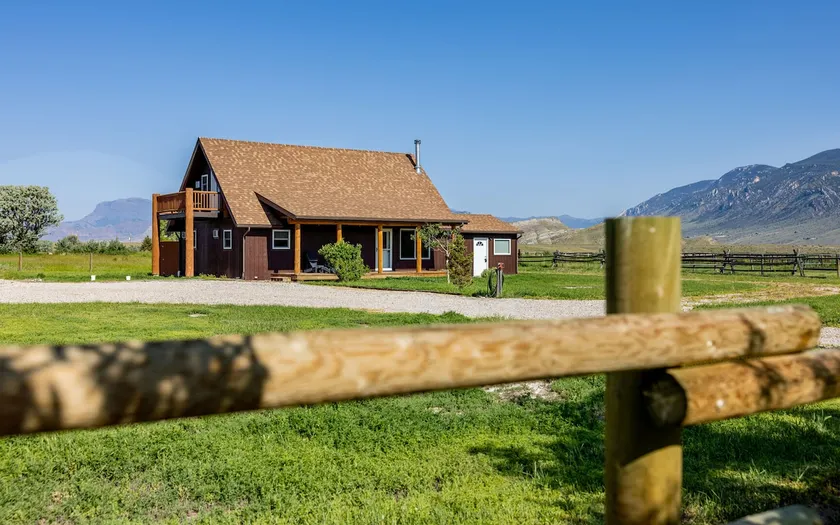 Cedar Mountain Retreat- Hot Tub, Pet Friendly - Image 1