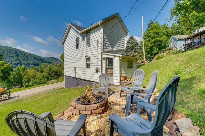 Charming Emporium Home Near Hiking Trails - Image 1