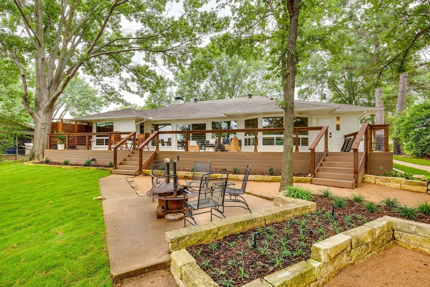 Private Dock: Lakefront Enchanted Oaks Retreat - Image 1