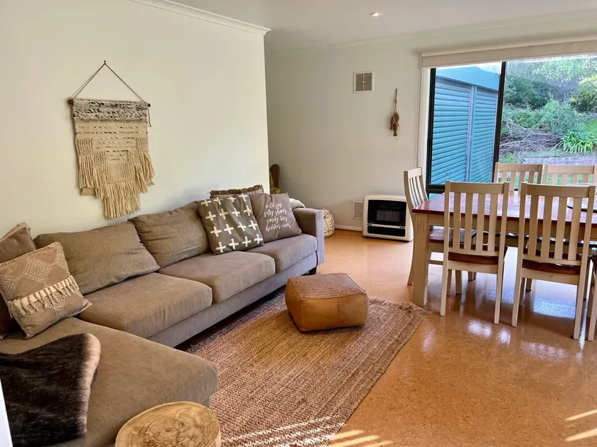 Cosy On Tobruk - Image 1