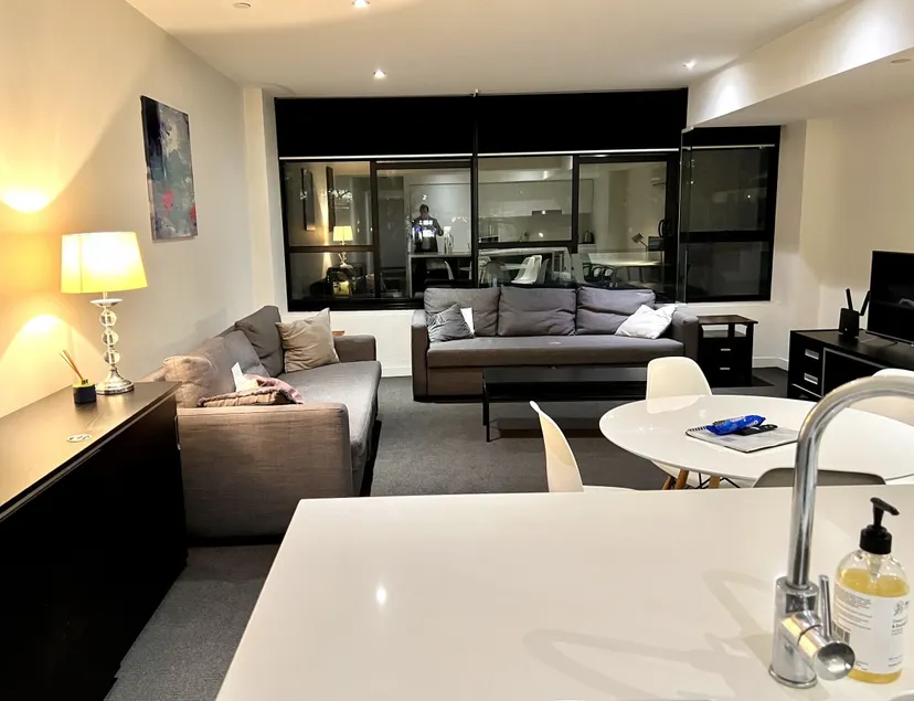 Urban Haven 2 BR CBD Apartment - Image 1