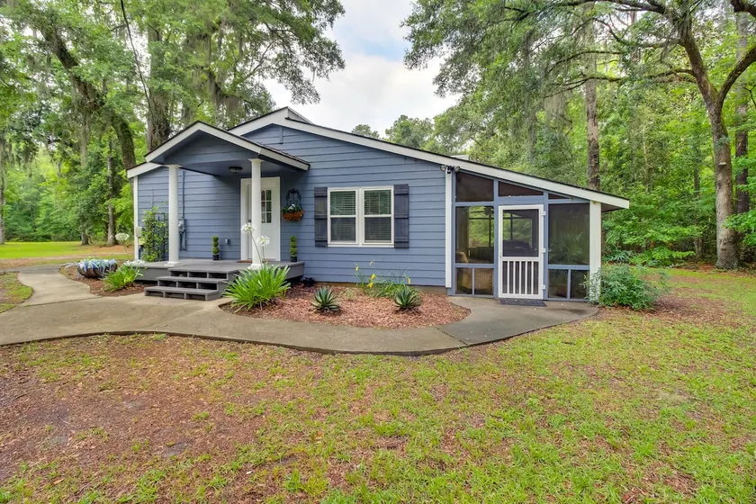 Southern Escape in Guyton: Private Yard & Hot Tub! - Image 1