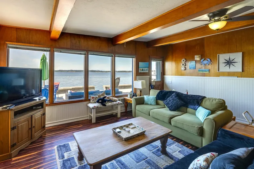 Waterfront Birch Bay Cabin: Beach Access & Sunsets - Image 1