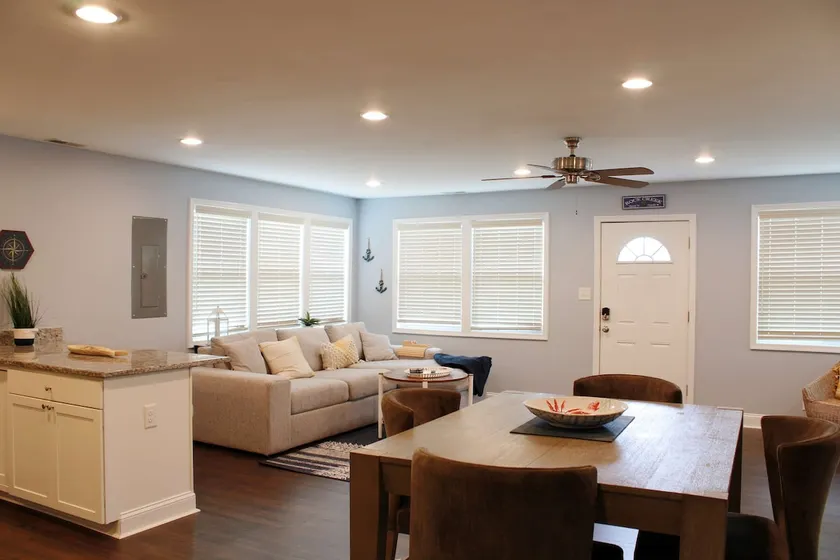 Pet Friendly Water View Cottage - Image 1