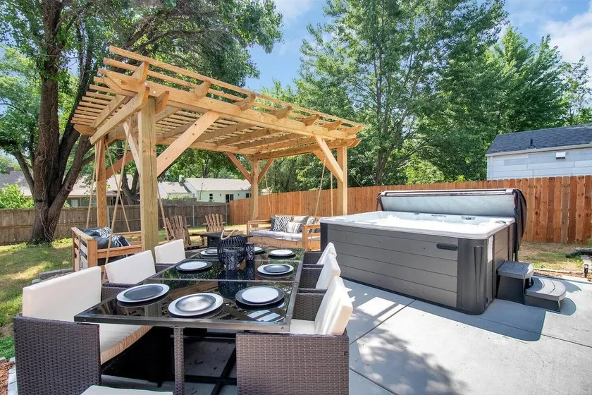 Opulent Oasis - Spa! FirePit! 3 Kings! - Image 1