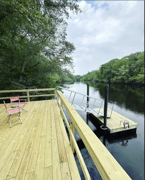 Riverfront Stay w/ Dock + Kayaks – Pet Friendly - Image 1
