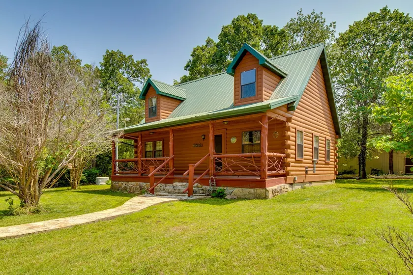 Secluded Oakland Cabin w/ Private Yard! - Image 1