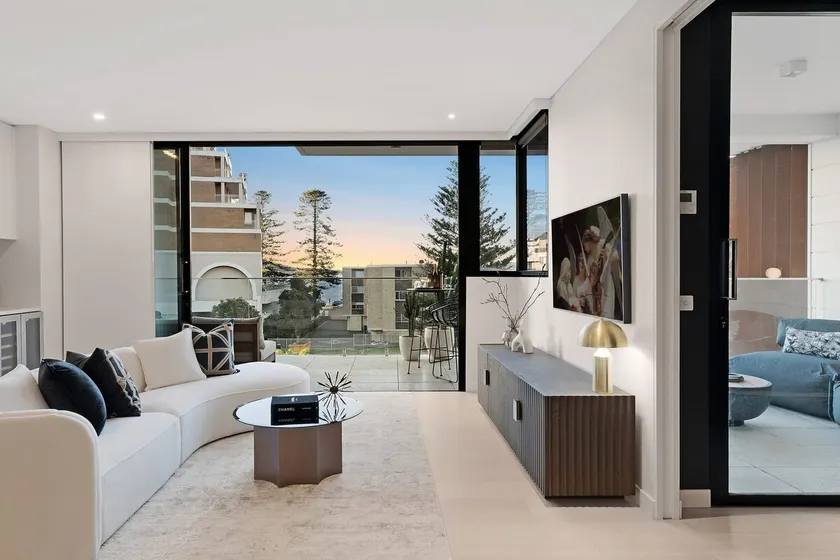 Designer Apartment. 50m to Beach. Terrigal - Image 1