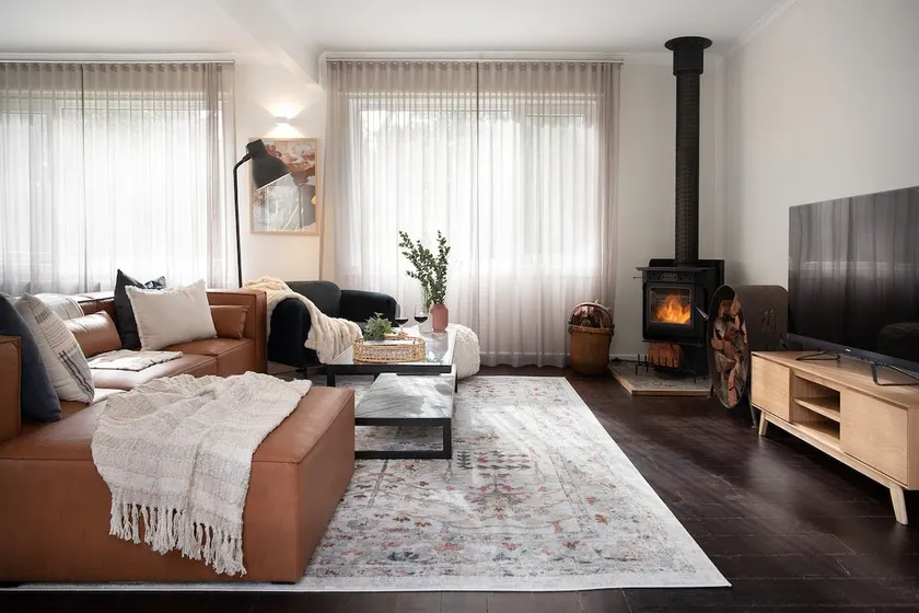 Hepburn Springs Retreat- stylish & light-filled - Image 1