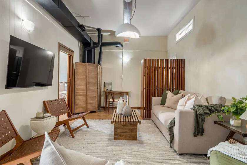 Bourbon Retro Getaway Sleeps 4 & Full Kitchen! - Image 1