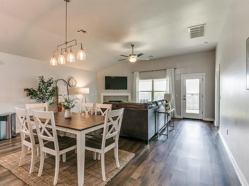 Spacious Furnished 4BR Yukon Home + Backyard - Image 1
