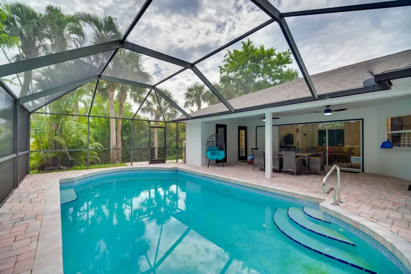 'Casa Blanco' Escape w/ Fire Pit in Sebastian! - Image 1