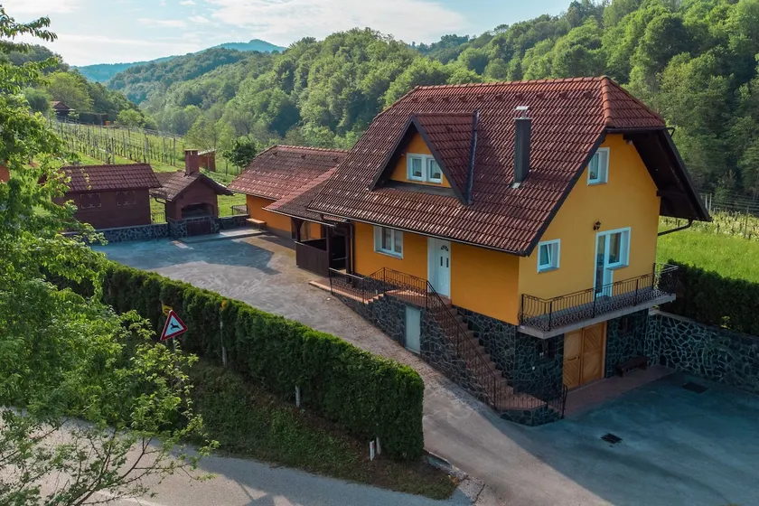Two Bedroom Apartment with BBQ grill & wine cellar - Image 1