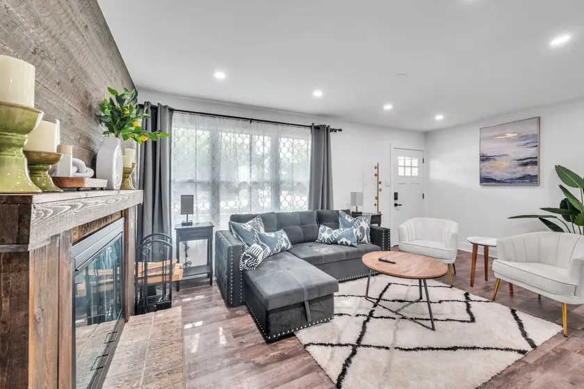 Comforting Retreat Near Woodfield Mall - Image 1
