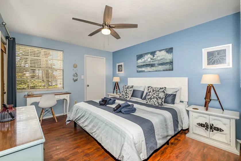 Ground Floor 2/2 Condo · Beach 0.5mi (Master King) - Image 1