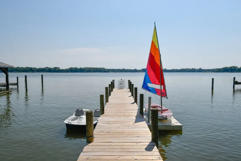 Waterfront Reset: Views, Games, Boats & Total Calm - Image 1