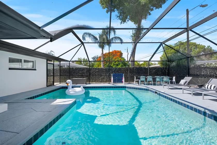 Sleeps16 heated Pool Clearwater Beach BBQ Fire Pit - Image 1