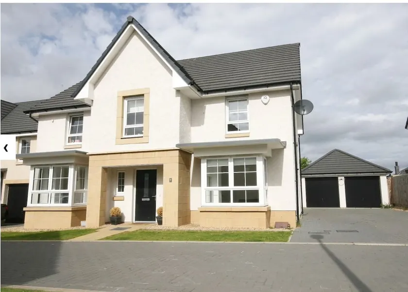 Luxury Detached Home - Image 1