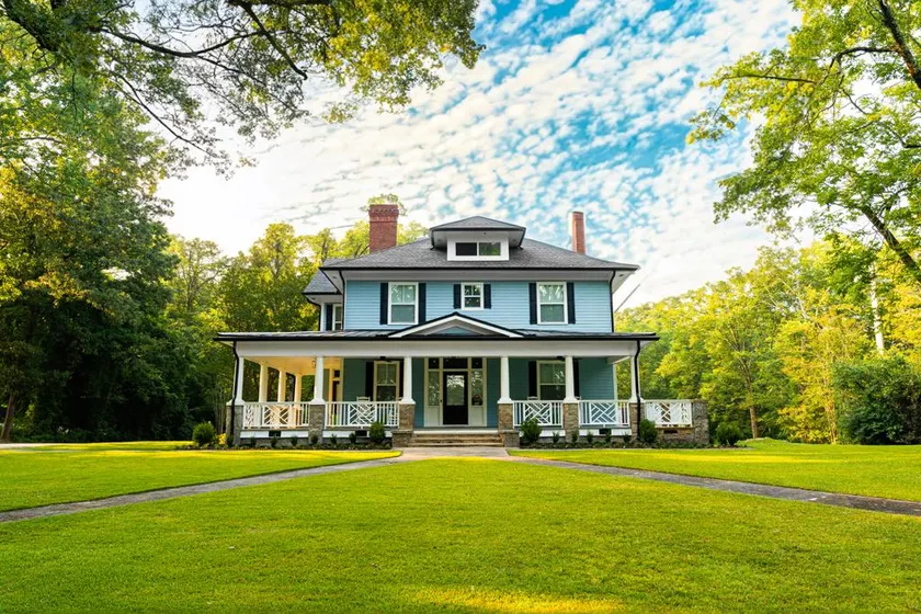 Beautiful Home Located In Historic Norcross - Image 1