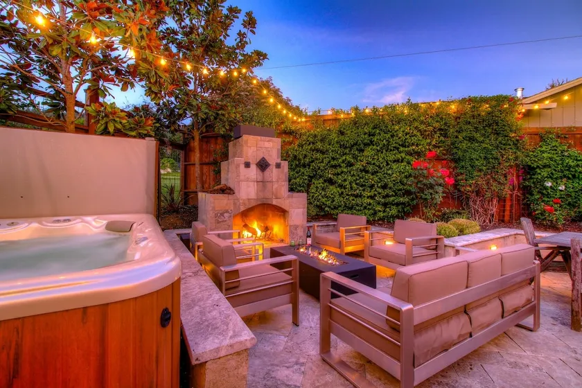 Wine Country Getaway BBQ Fire Pit Hot Tub - Image 1