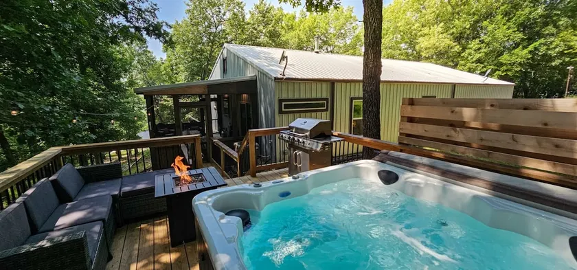Hot Tub in the Woods, Fire Pit, Screened in Porch - Image 1