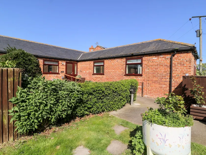 2 Pines Farm Cottages - Image 1