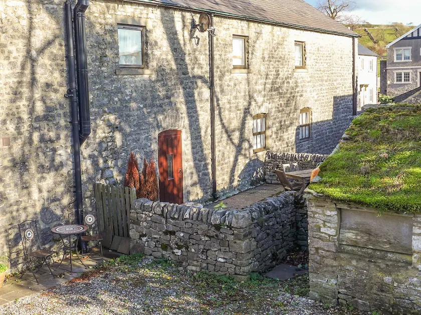 2 Primitive Mews - Image 1