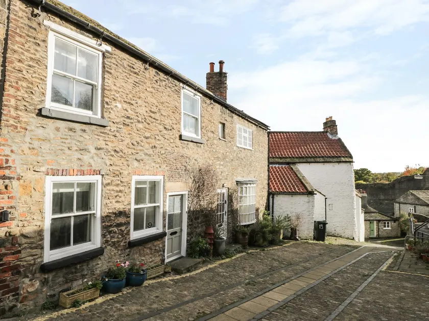 9 Tower Street - Image 1