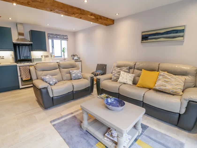 7evern Porth Farm - Image 1
