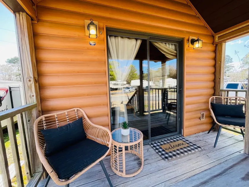 Cozy 1BR Cabin in Jacksonville - Image 1