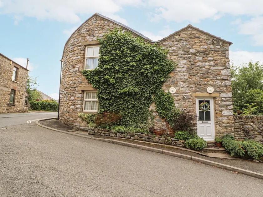 Corner Cottage - Image 1