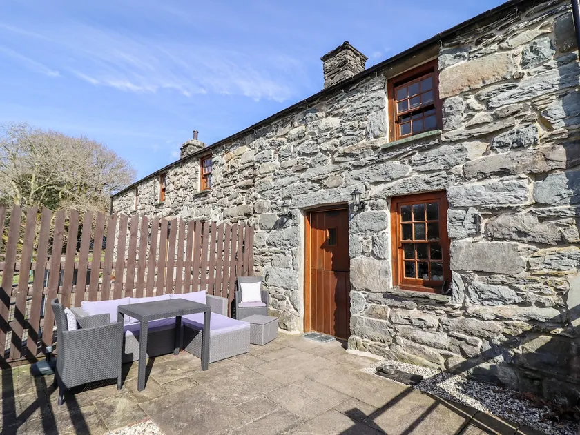 Cwm Yr Afon Cottage - Image 1