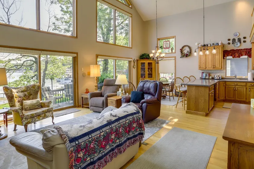 Lakefront Vandalia Home w/ Boat Dock & Gas Grill! - Image 1